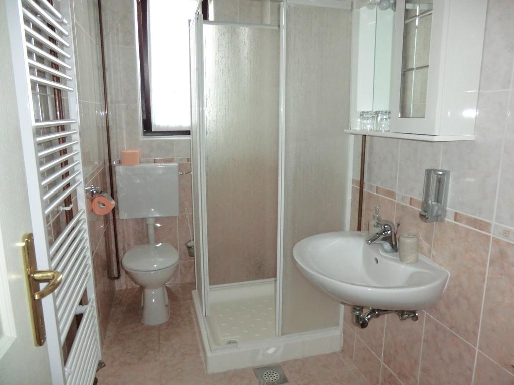 Pansion Izvor Hotel Korenica Kültér fotó