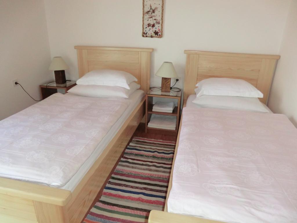 Pansion Izvor Hotel Korenica Kültér fotó