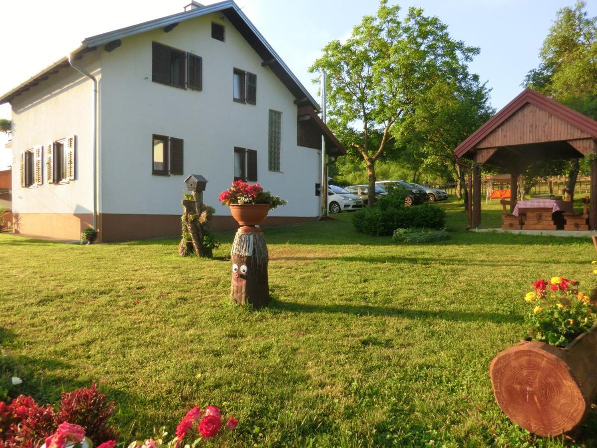 Pansion Izvor Hotel Korenica Kültér fotó